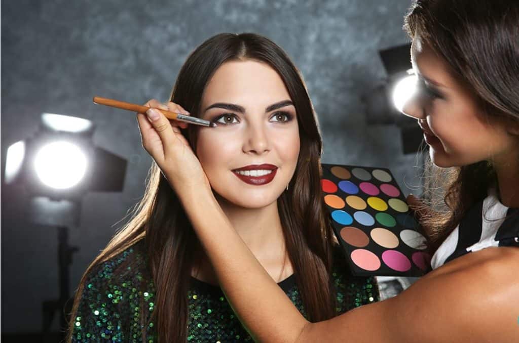 How to become a makeup Artist
