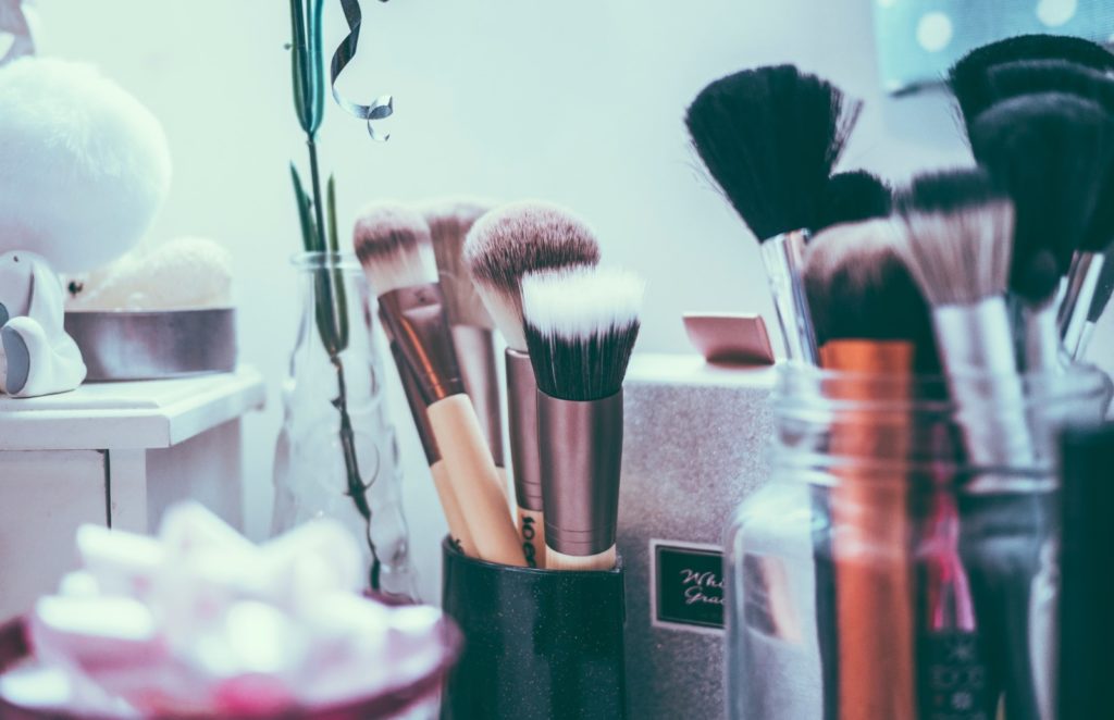 What courses do you need to become a makeup artist?